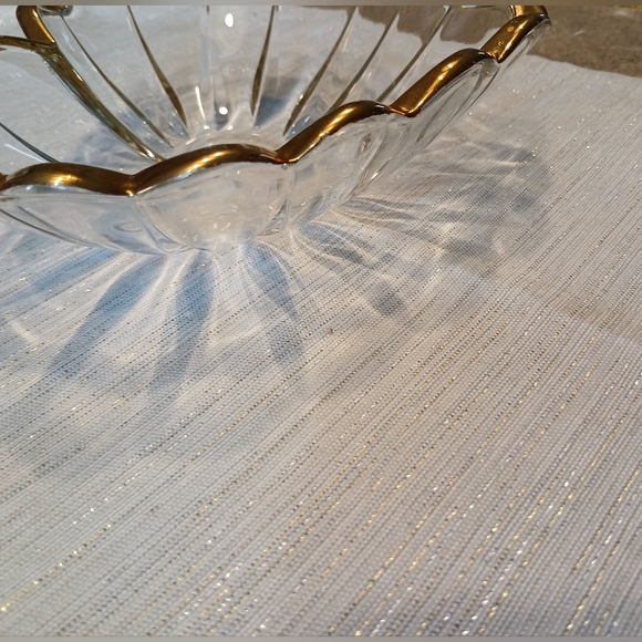 ♥️Heart-Shaped Glass Dish with Gold Trim - Picture 4 of 7